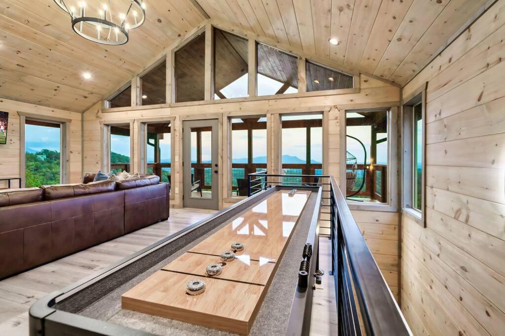 New Luxury Cabin With Stunning Mountainviews,Hottub, Firepit, Fireplace,2 Kingbeds, 2 Covereddecks,Bbqgrill, Shuffleboard And Pool Access Сивиървил Екстериор снимка