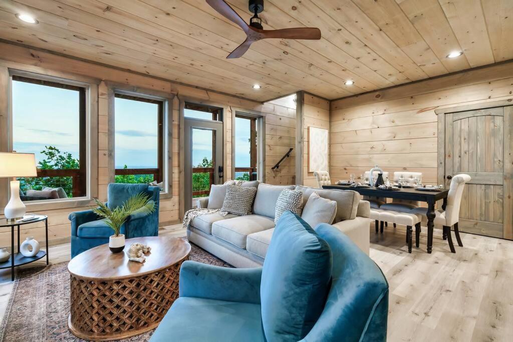 New Luxury Cabin With Stunning Mountainviews,Hottub, Firepit, Fireplace,2 Kingbeds, 2 Covereddecks,Bbqgrill, Shuffleboard And Pool Access Сивиървил Екстериор снимка