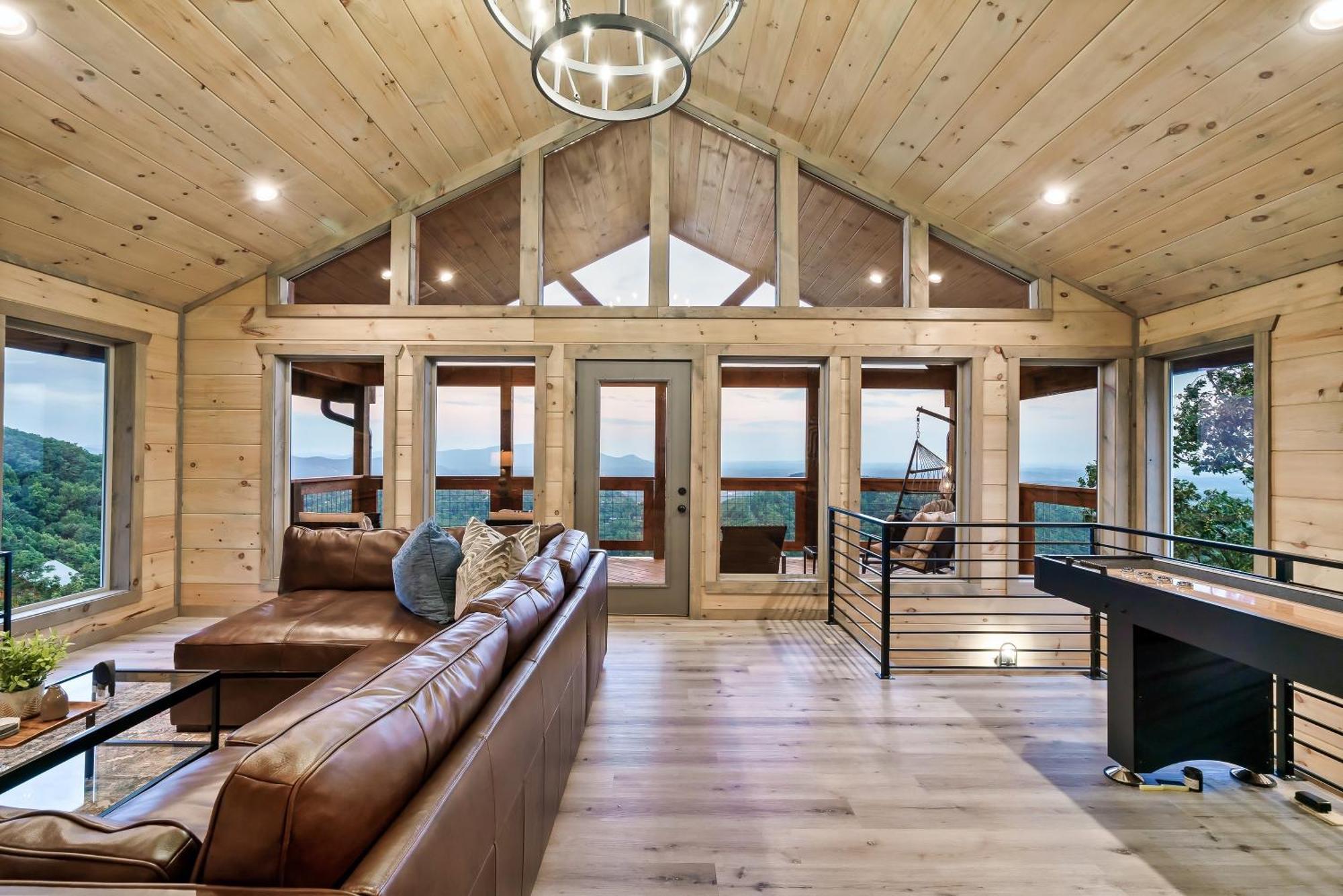 New Luxury Cabin With Stunning Mountainviews,Hottub, Firepit, Fireplace,2 Kingbeds, 2 Covereddecks,Bbqgrill, Shuffleboard And Pool Access Сивиървил Екстериор снимка