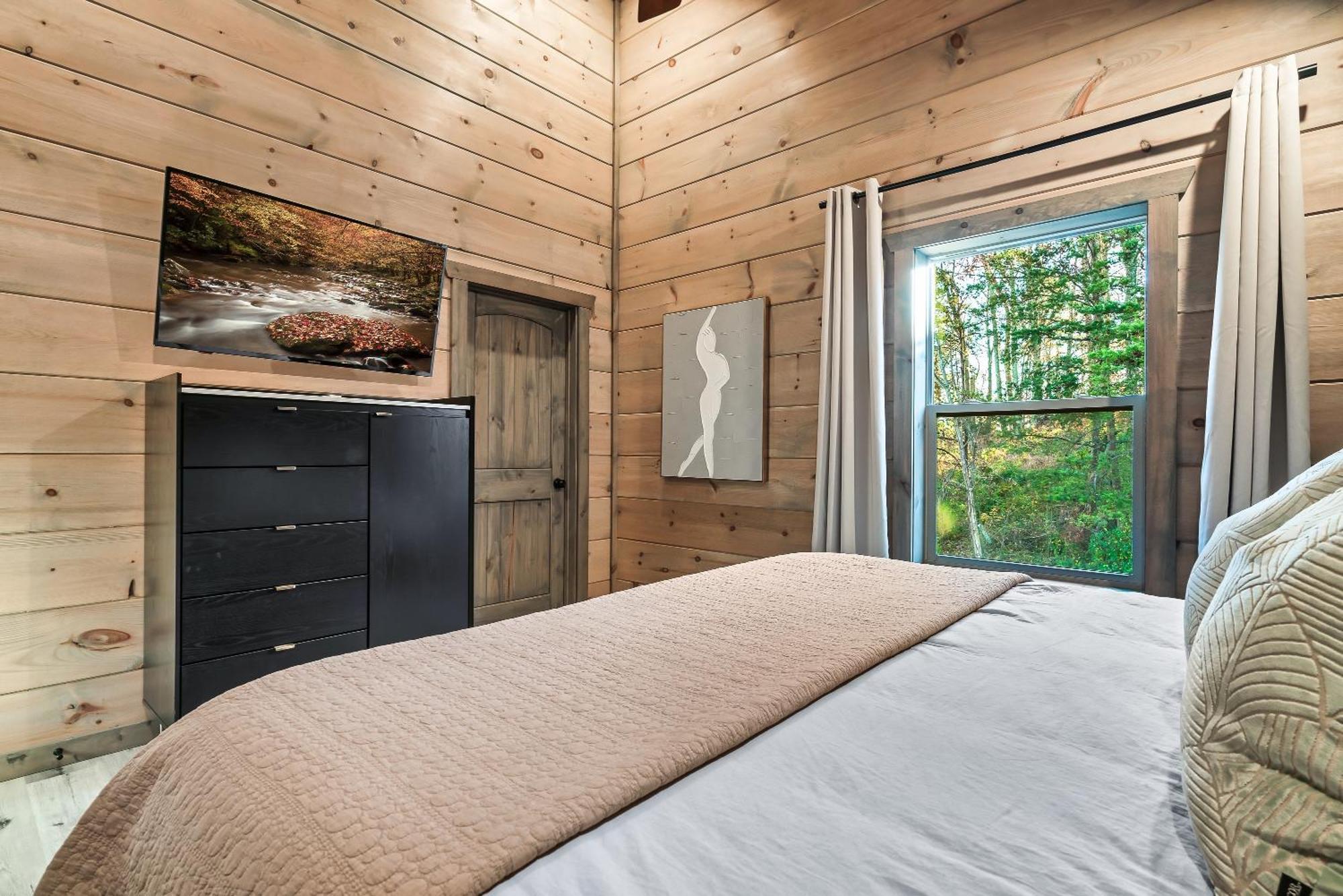 New Luxury Cabin With Stunning Mountainviews,Hottub, Firepit, Fireplace,2 Kingbeds, 2 Covereddecks,Bbqgrill, Shuffleboard And Pool Access Сивиървил Екстериор снимка