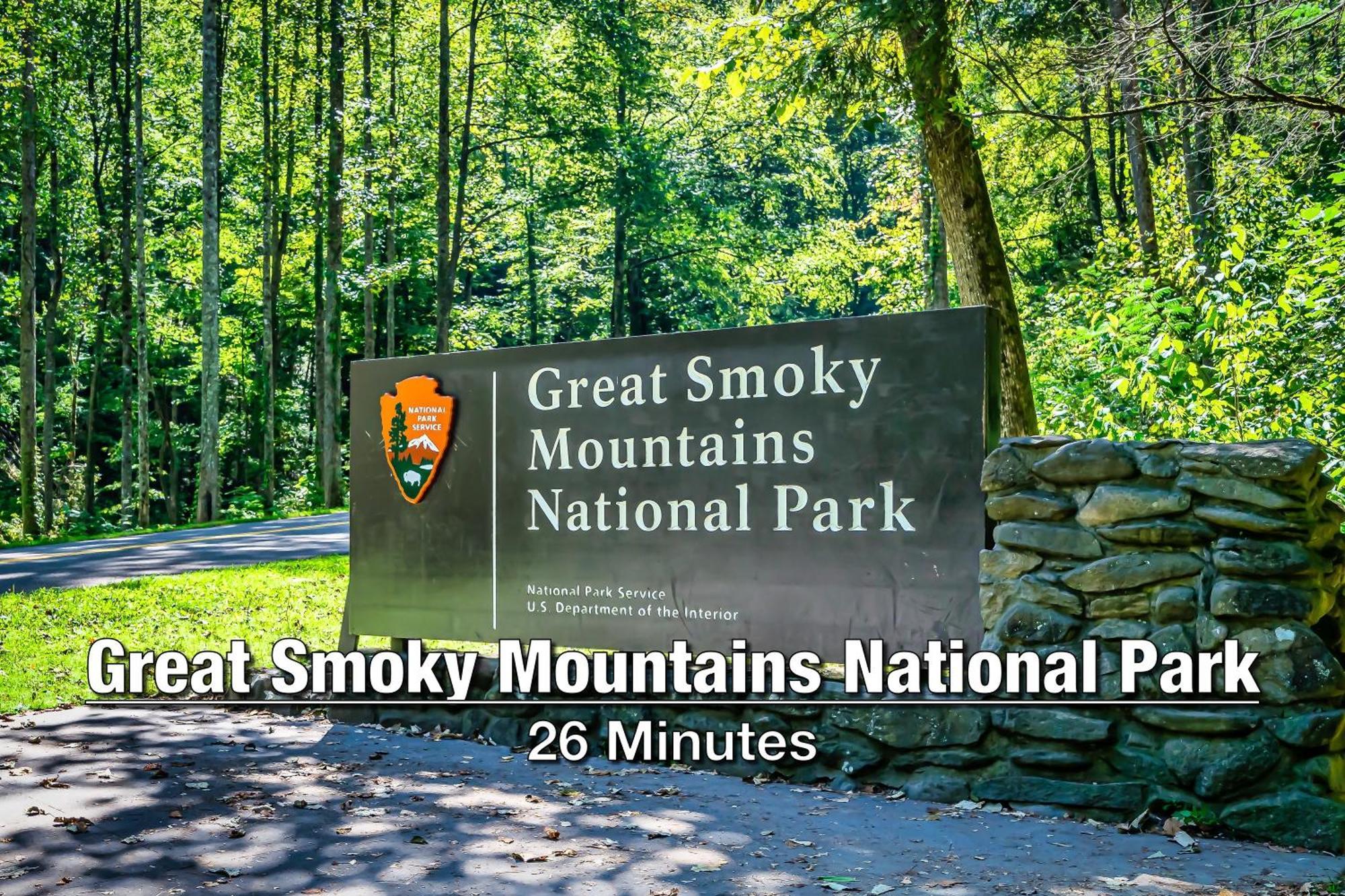 New Luxury Cabin With Stunning Mountainviews,Hottub, Firepit, Fireplace,2 Kingbeds, 2 Covereddecks,Bbqgrill, Shuffleboard And Pool Access Сивиървил Екстериор снимка