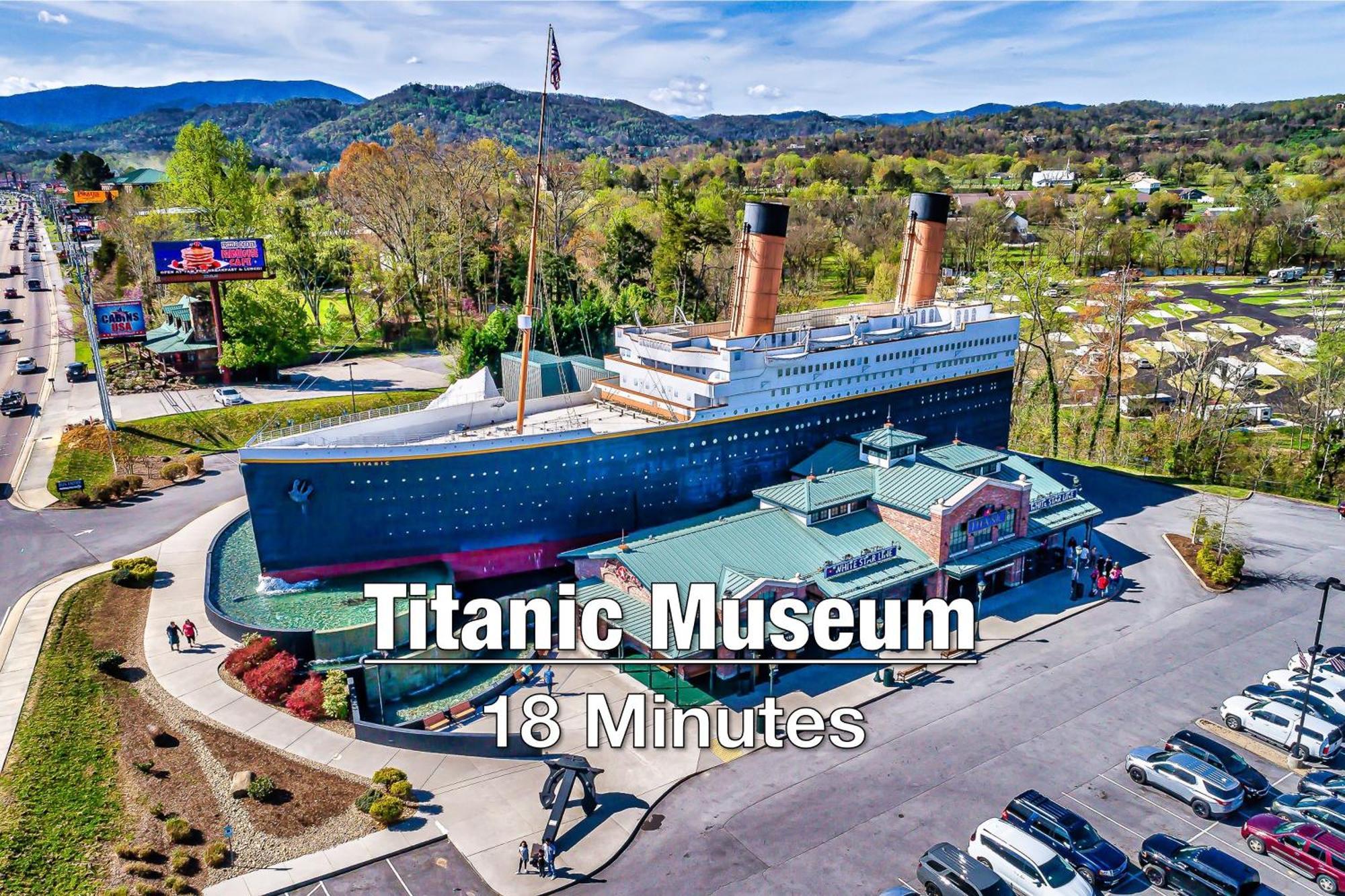 New Luxury Cabin With Stunning Mountainviews,Hottub, Firepit, Fireplace,2 Kingbeds, 2 Covereddecks,Bbqgrill, Shuffleboard And Pool Access Сивиървил Екстериор снимка